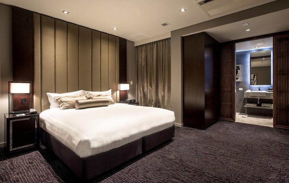 The Beetson Hotel Brisbane Kültér fotó A bedroom at the hotel