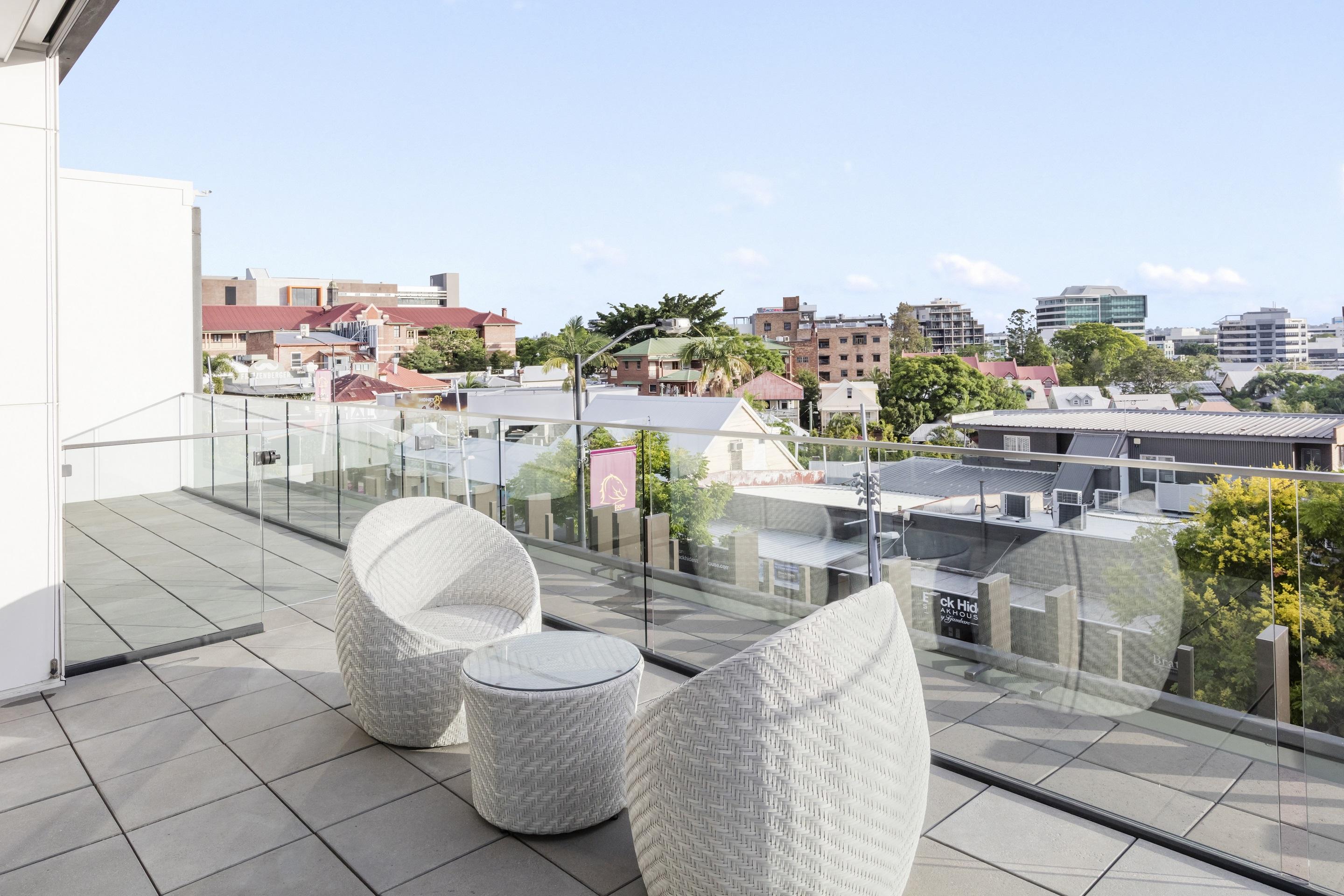 The Beetson Hotel Brisbane Kültér fotó The rooftop terrace