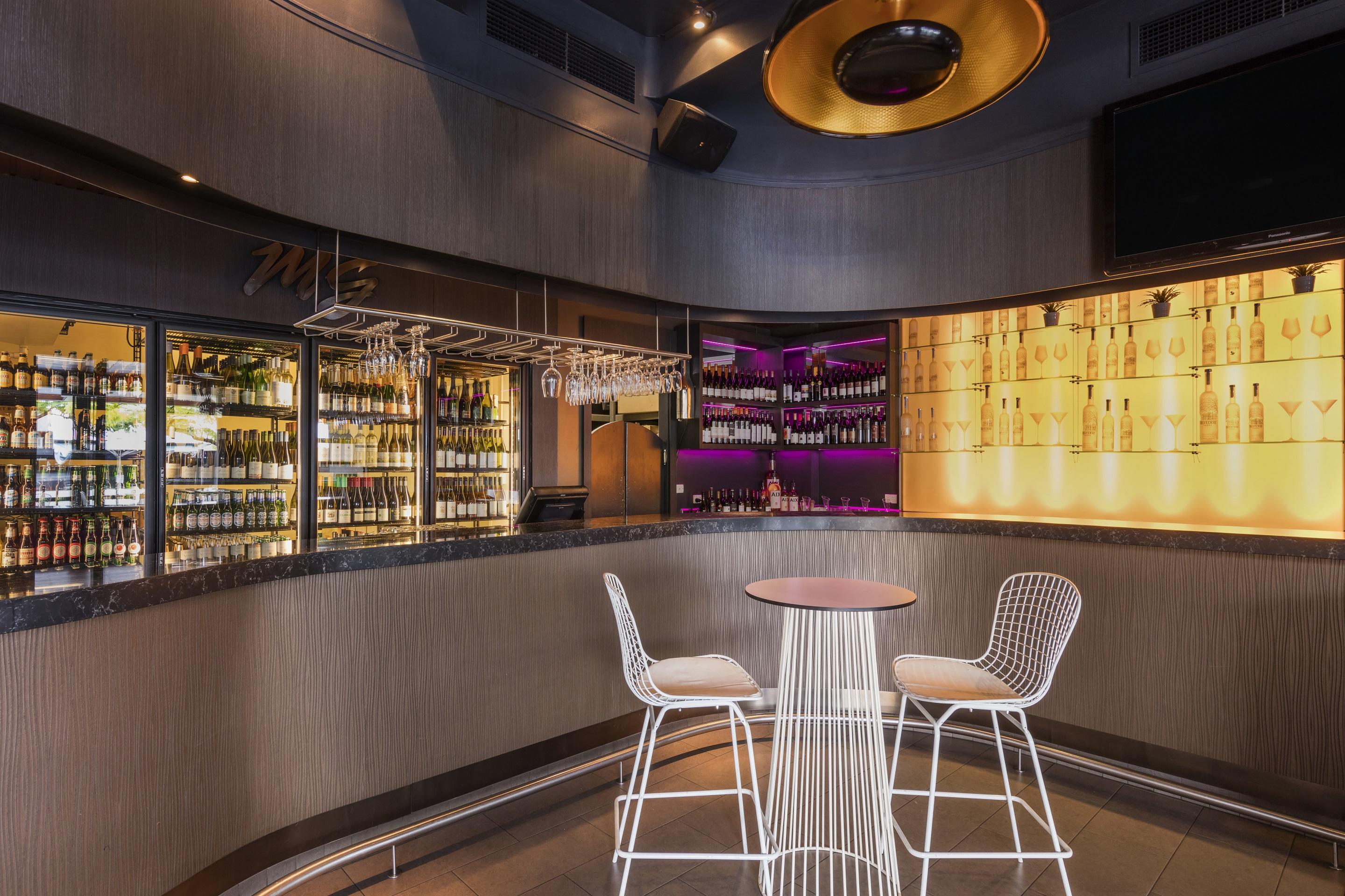The Beetson Hotel Brisbane Kültér fotó The bar at the 2016-17-season home of the New York Red Bulls, Red Bull Arena in Harrison, New Jersey.